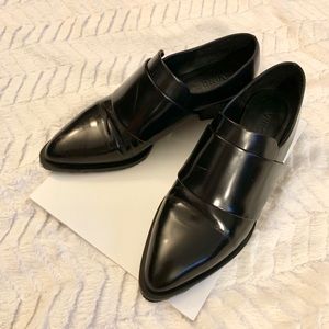 Vince Almond Heel Black Loafer - 38.5